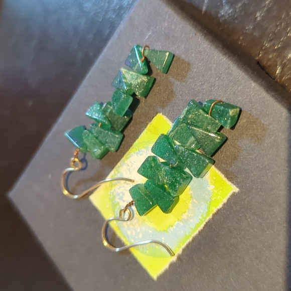 Green aventurine on 14k rolled gold earrings, in artist painted gift box - Picture 4 of 8